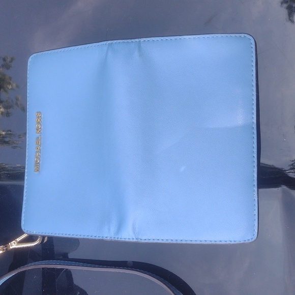 NWOT.. Micheal kors bucket purse & wallet - Picture 9 of 9